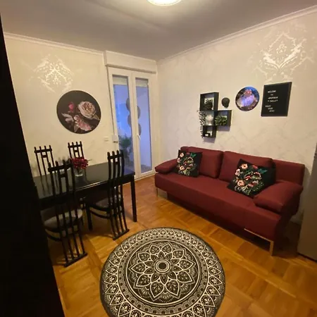 Stylish With Sea View Apartment *