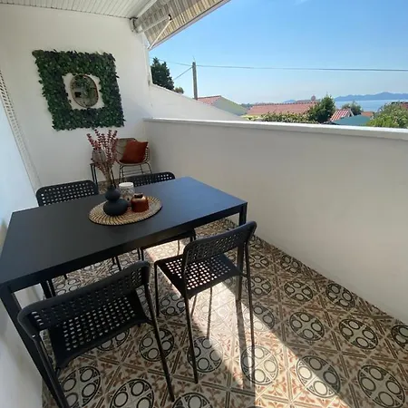 Stylish With Sea View Apartment *