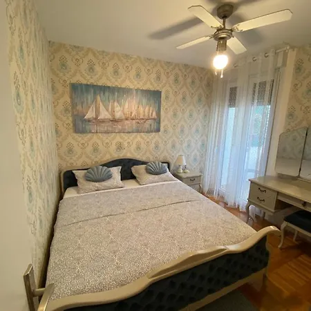 Stylish With Sea View Apartment