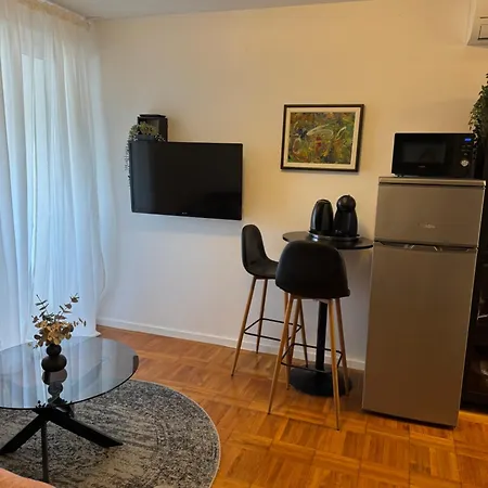 Stylish With Sea View アパート ペトルチャネ