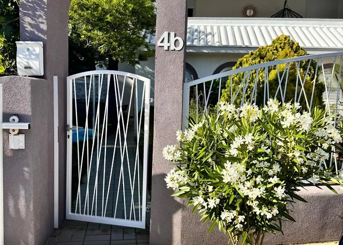 Stylish With Sea View Petrcane